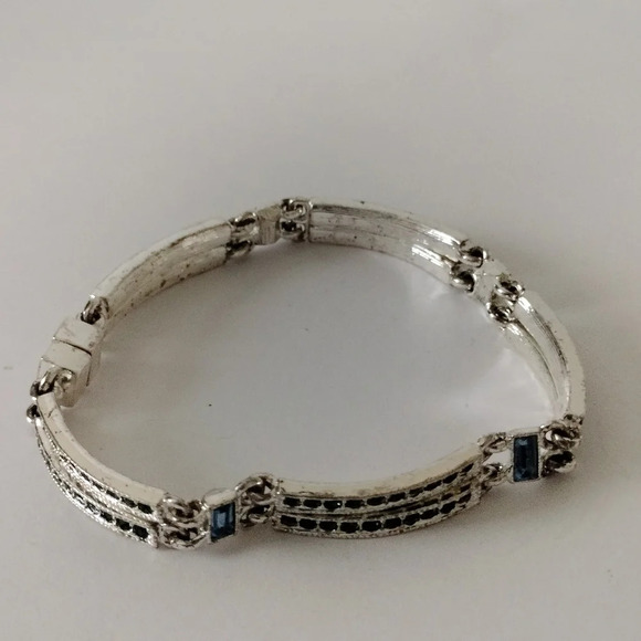 Napier Silver Tone Multiple Rhinestones Link Bracelet - Picture 3 of 8